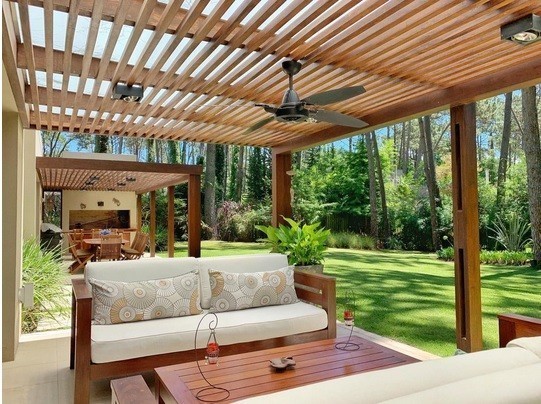 Excelente residencia en Barrio Privado en Laguna Blanca